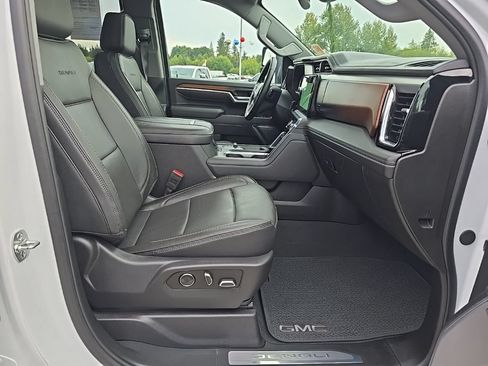 Used 2025 GMC Sierra 3500 Denali AWD/4WD image 32