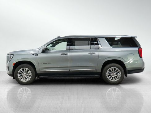 Used 2024 GMC Yukon XL SLT w/ SLT Premium Package AWD/4WD image 2