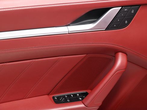 Used 2022 Porsche 911 Carrera image 13