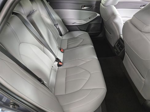 Used 2019 Toyota Avalon XLE image 18