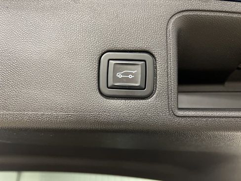 Certified 2022 GMC Terrain SLE w/ Driver Convenience Package image 12