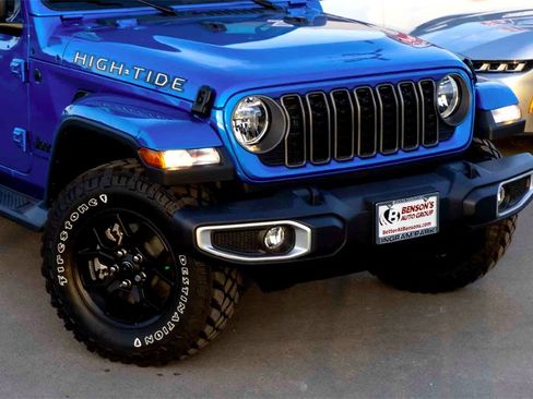 New 2025 Jeep Gladiator Sport image 3