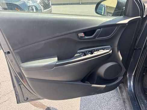 Used 2023 Hyundai Kona SEL AWD/4WD image 9