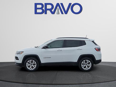 Used 2025 Jeep Compass Latitude AWD/4WD image 6