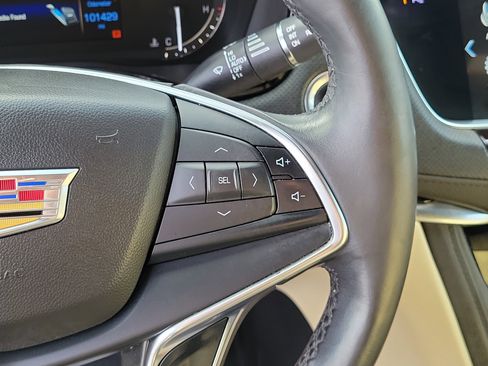 Used 2018 Cadillac XT5 FWD image 24