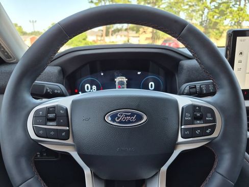Used 2025 Ford Explorer Active w/ Active Comfort Package RWD image 19