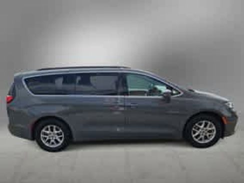 Used 2022 Chrysler Pacifica Touring-L FWD image 14