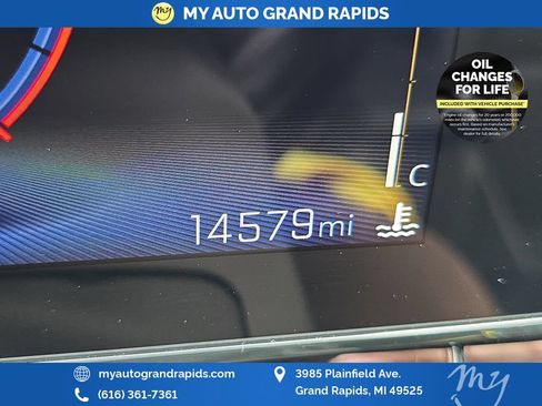 Used 2025 Chevrolet Trax RS FWD image 18