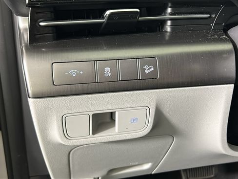 Used 2025 Hyundai Kona SEL FWD image 23