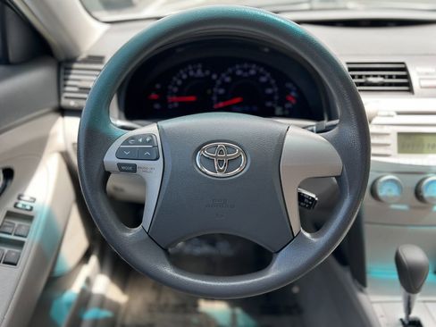 Used 2010 Toyota Camry LE FWD image 13