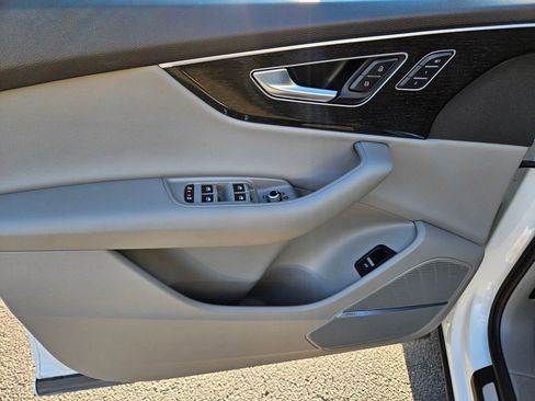 Used 2022 Audi Q7 Premium Plus image 16