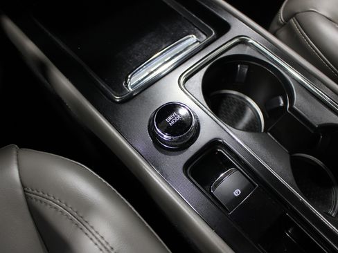 Used 2025 Lincoln Corsair FWD image 17