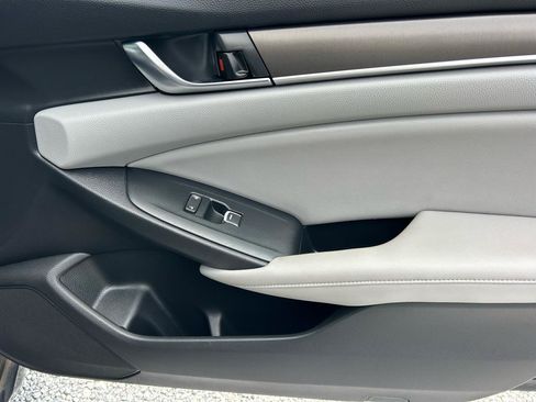 Used 2018 Honda Accord LX image 10