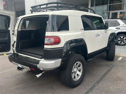 Used 2014 Toyota FJ Cruiser 4WD w/ Upgrade Package image 2