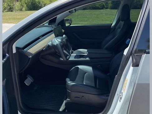 Used 2022 Tesla Model Y Performance AWD/4WD image 1