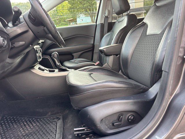 Used 2018 Jeep Compass Latitude w/ Popular Equipment Group AWD/4WD image 14