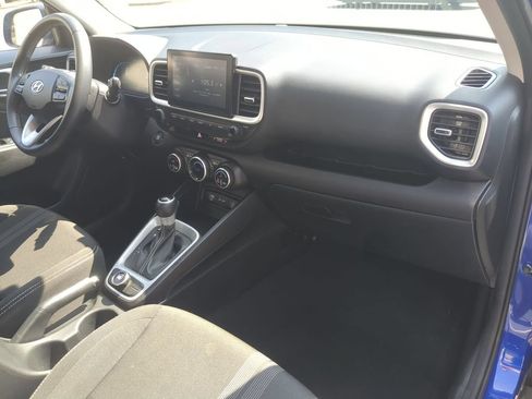Used 2025 Hyundai Venue SEL FWD image 32