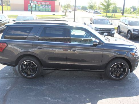Used 2023 Ford Expedition Limited AWD/4WD image 8