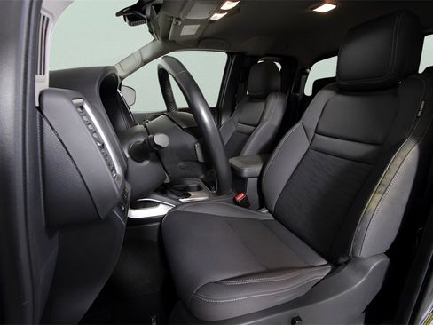 Used 2022 Nissan Frontier SV image 11