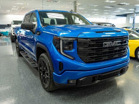 Used 2022 GMC Sierra 1500 Elevation w/ LPO, Elevation Black Package image 4