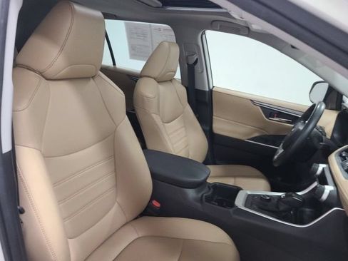 Certified 2022 Toyota RAV4 XLE Premium AWD/4WD image 15