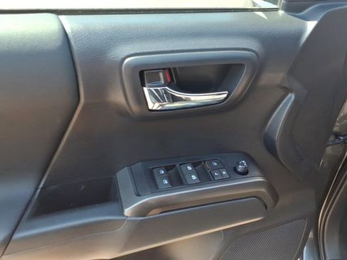 Used 2022 Toyota Tacoma TRD Off-Road w/ Technology Package RWD image 11