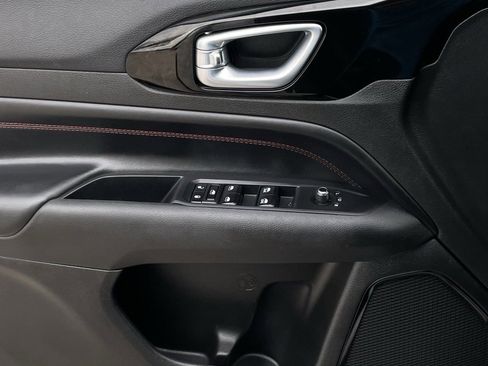 Used 2024 Jeep Compass Trailhawk image 19