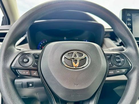 Used 2021 Toyota Corolla LE image 10