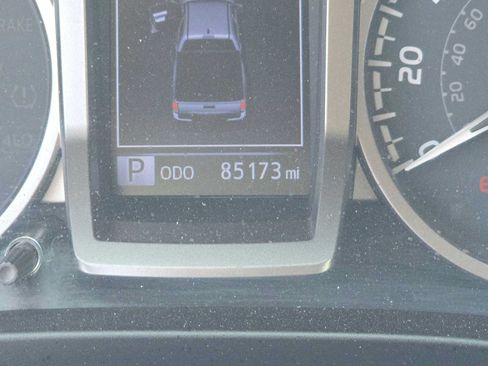 Used 2020 Toyota Tacoma SR5 RWD image 22