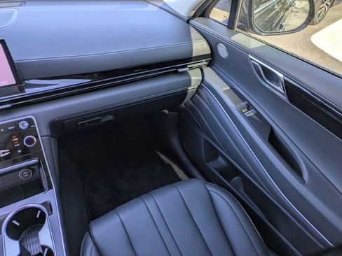 Used 2025 Genesis GV80 2.5T AWD/4WD image 17