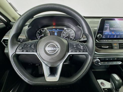 Used 2024 Nissan Altima 2.5 SV image 11