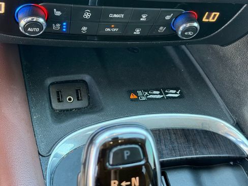 Used 2019 Buick Enclave Avenir w/ Avenir Technology Package AWD/4WD image 29