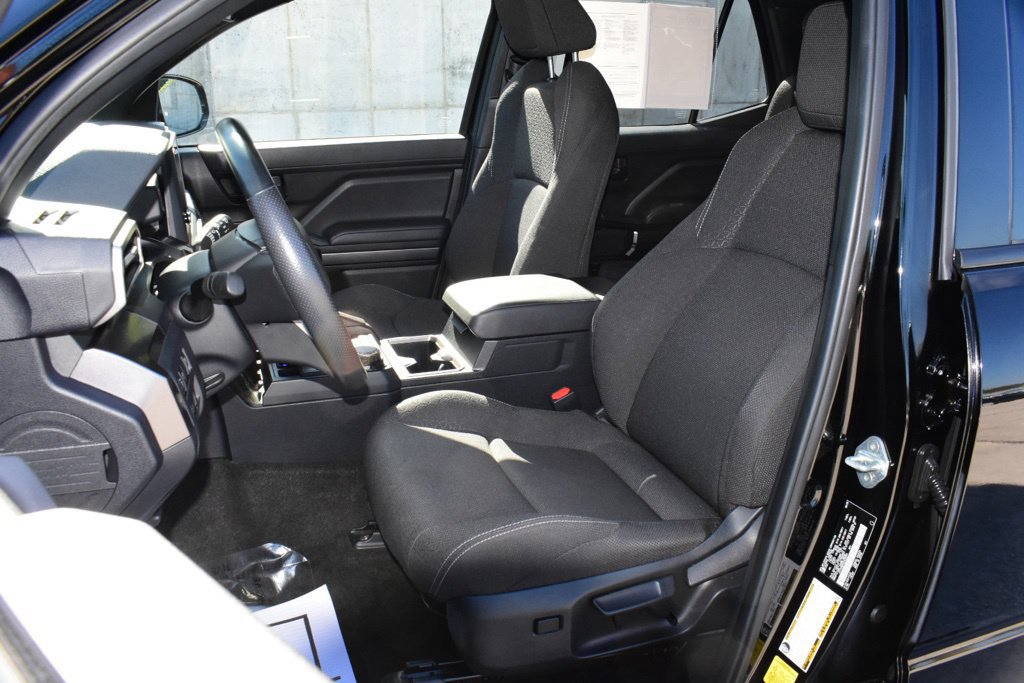Used 2025 Toyota 4Runner SR5 AWD/4WD image 9