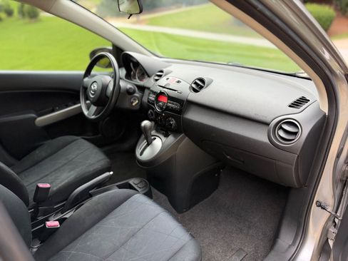 Used 2013 MAZDA MAZDA2 Sport FWD image 20
