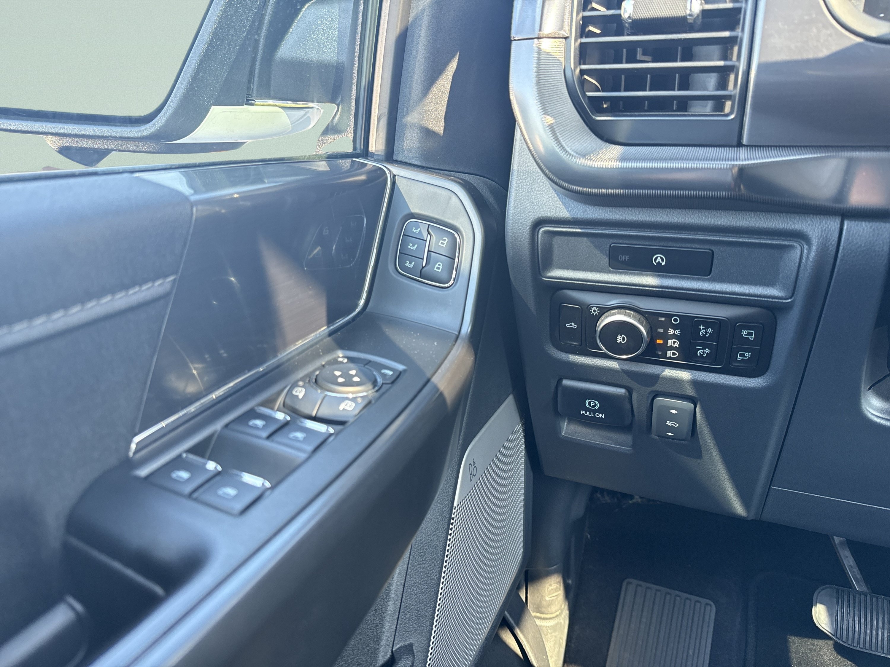 Used 2025 Ford F150 Lariat AWD/4WD image 12
