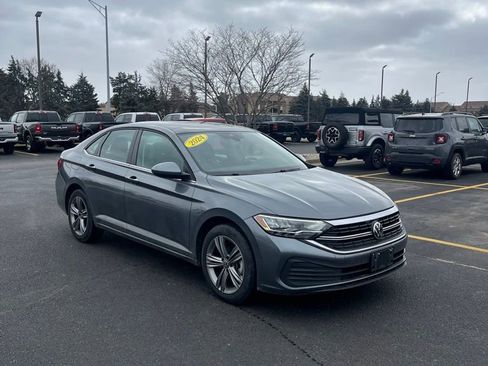 Used 2024 Volkswagen Jetta SE image 3