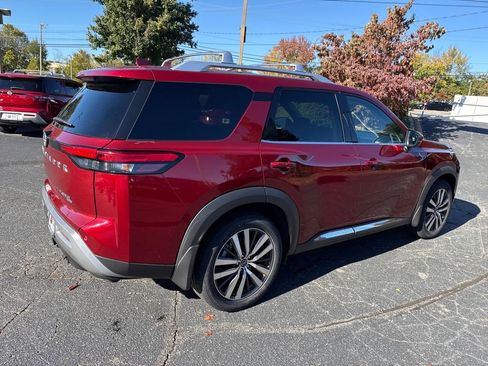 Used 2022 Nissan Pathfinder Platinum w/ Cargo Package image 5