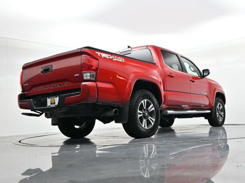 Used 2017 Toyota Tacoma TRD Sport image 21