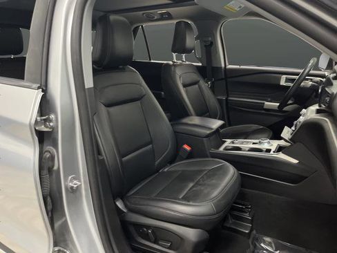 Used 2023 Ford Explorer XLT AWD/4WD image 30