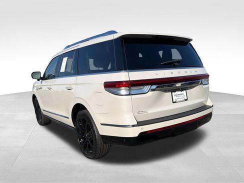 Used 2024 Lincoln Navigator Reserve AWD/4WD image 4