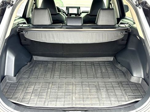 Used 2022 Toyota RAV4 XLE Premium image 10