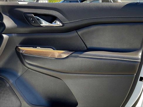 Used 2019 GMC Acadia SLE FWD image 25