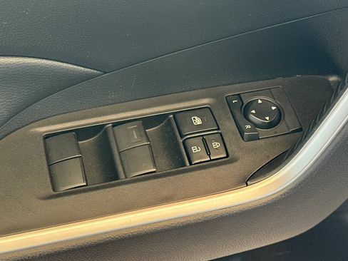 Certified 2021 Toyota RAV4 LE AWD/4WD image 14