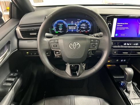 Used 2025 Toyota Camry XSE FWD image 7
