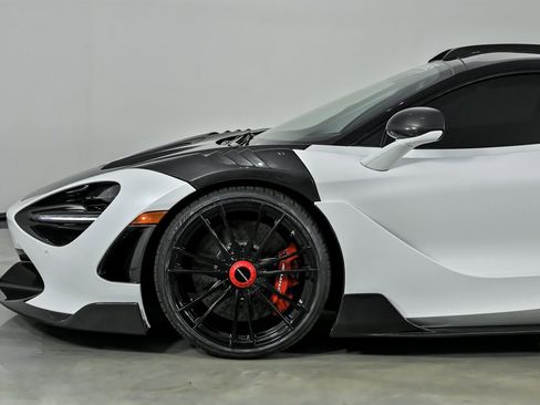 Used 2018 McLaren 720S Performance RWD image 9