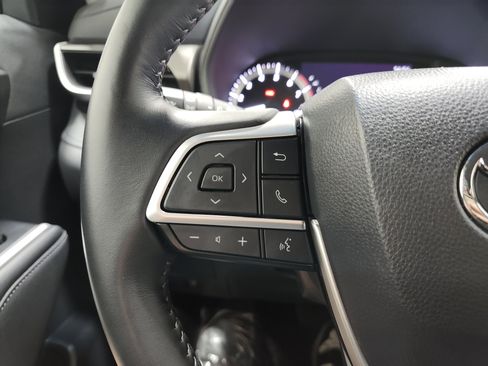 Used 2023 Toyota Highlander LE AWD/4WD image 32