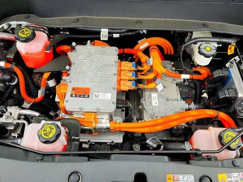 Used 2023 Chevrolet Bolt EUV LT w/ Comfort Package image 27