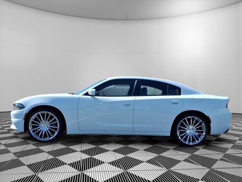 Used 2021 Dodge Charger SXT w/ Leather Interior Group image 6