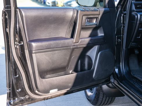 Used 2022 Toyota 4Runner SR5 Premium w/ Moonroof Package RWD image 20
