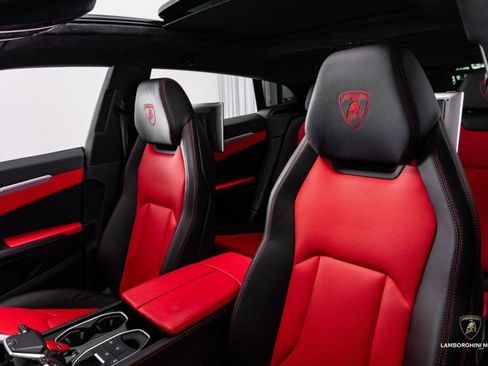 Used 2019 Lamborghini Urus image 32